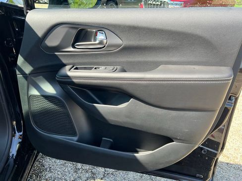 New 2027 Chrysler Pacifica Select AWD/4WD image 12
