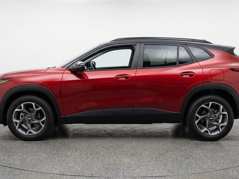Used 2025 Chevrolet Trax LT FWD image 5