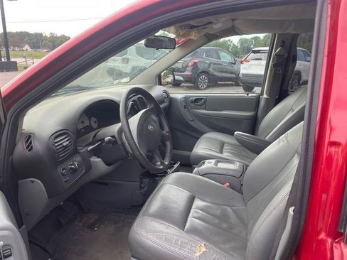 Used 2005 Dodge Grand Caravan SXT w/ Leather Interior Group FWD image 8