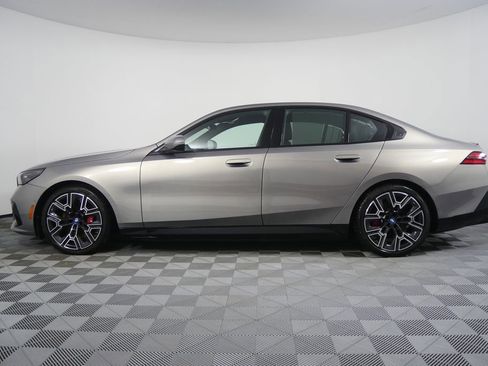 Used 2025 BMW i5 xDrive40 w/ Executive Package image 6