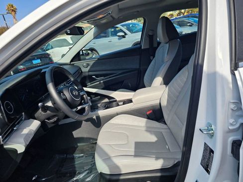 Used 2025 Hyundai Elantra Limited FWD image 20