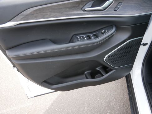 New 2026 Jeep Grand Cherokee Limited image 8