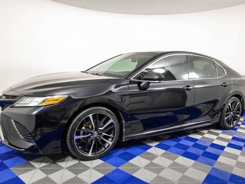 Used 2018 Toyota Camry XSE FWD image 1