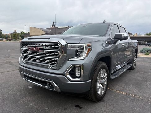 Used 2022 GMC Sierra 1500 Denali w/ Driver Alert Package II AWD/4WD image 11