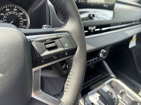 New 2025 Mitsubishi Outlander SE image 23