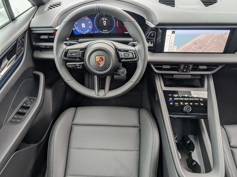Used 2025 Porsche Macan Electric RWD image 19