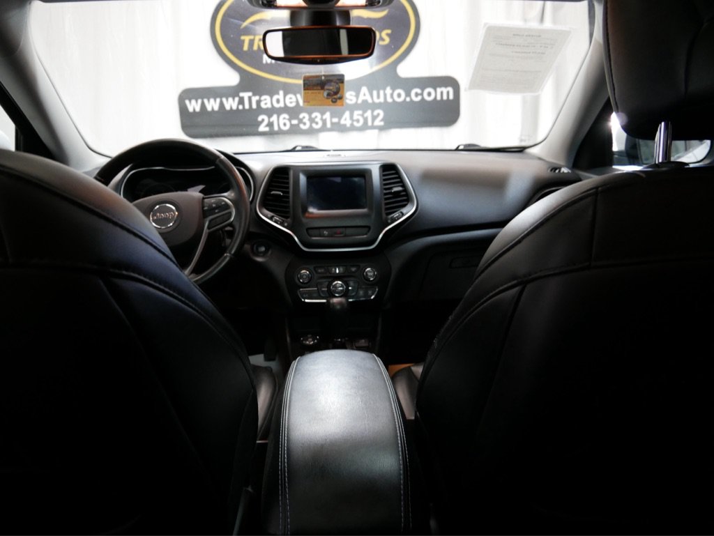 Used 2019 Jeep Cherokee Latitude Plus w/ Comfort/Convenience Group AWD/4WD image 25