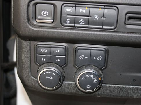 Used 2024 Chevrolet Tahoe Premier image 40