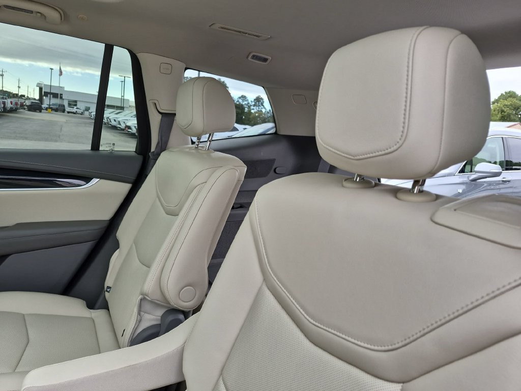 Certified 2024 Cadillac XT6 Premium Luxury w/ Technology Package AWD/4WD image 28