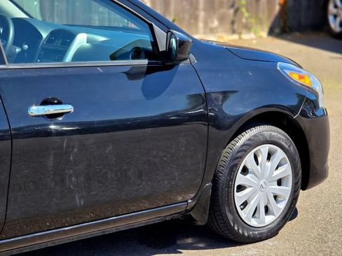 Used 2015 Nissan Versa SV FWD image 11