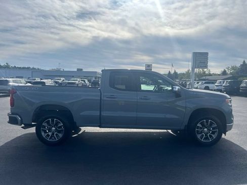 Used 2024 Chevrolet Silverado 1500 LT AWD/4WD image 6