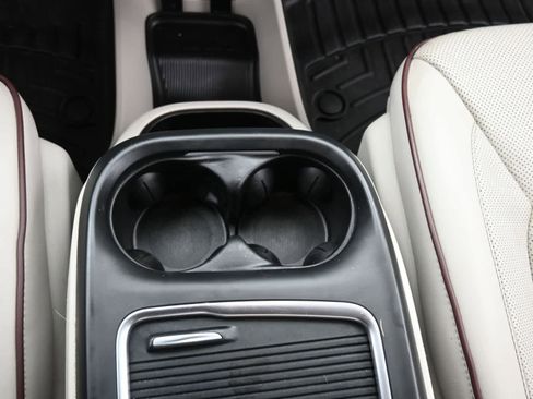 Used 2017 Chrysler Pacifica Limited w/ UConnect Theater Package image 19