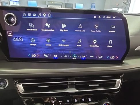 Used 2024 Chevrolet Traverse LT w/ Trailering Package FWD image 22
