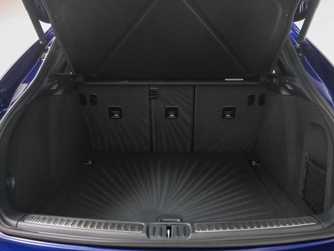 Certified 2025 Porsche Macan image 8