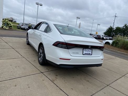 Used 2023 Honda Accord EX image 9