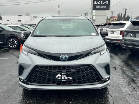 Used 2025 Toyota Sienna XSE image 6