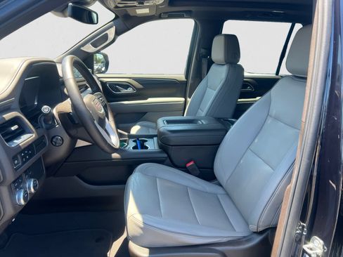 Used 2023 GMC Yukon SLT w/ SLT Premium Package AWD/4WD image 16