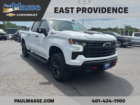 Used 2024 Chevrolet Silverado 1500 LT Trail Boss w/ LT Trail Boss Premium Package AWD/4WD image 3