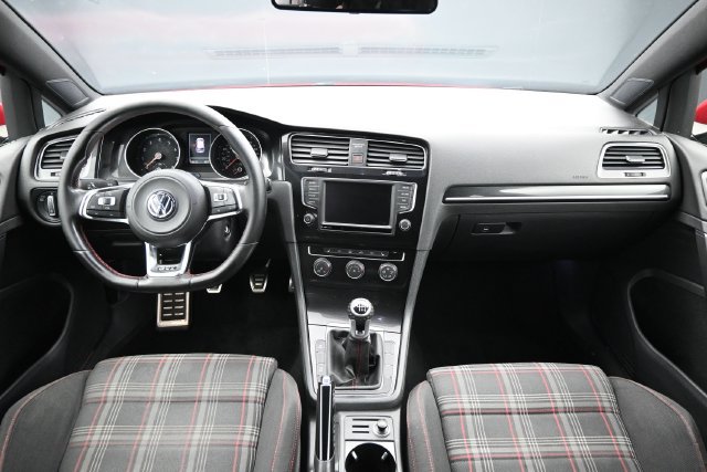 Used 2016 Volkswagen Golf 4-Door FWD image 18