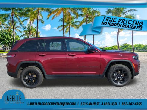 Used 2024 Jeep Grand Cherokee Altitude AWD/4WD image 3