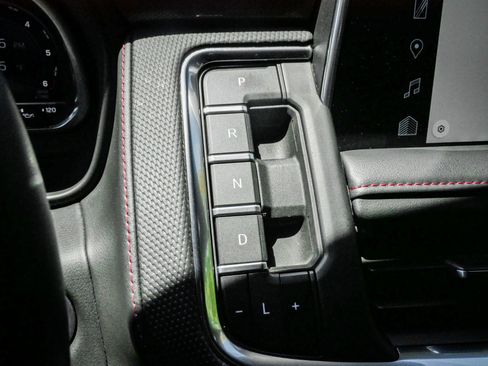 Used 2024 Chevrolet Suburban RST RWD image 26
