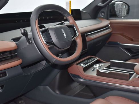 New 2025 Lincoln Navigator Reserve image 8