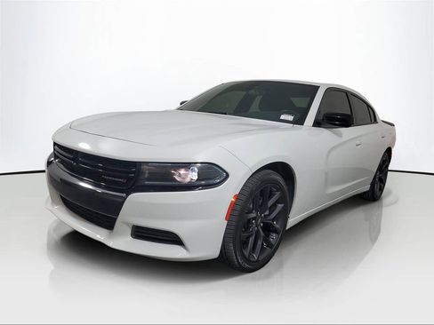Used 2022 Dodge Charger SXT w/ Blacktop Package RWD image 3