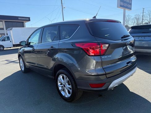 Used 2019 Ford Escape SE image 6