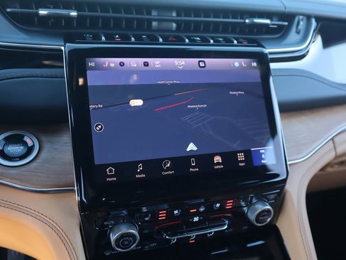 New 2025 Jeep Grand Cherokee Summit image 7