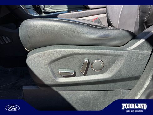 Used 2017 Ford Edge Titanium w/ Technology Package AWD/4WD image 14