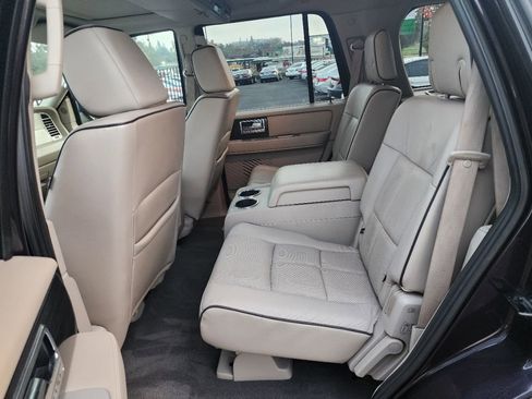 Used 2007 Lincoln Navigator Ultimate image 9
