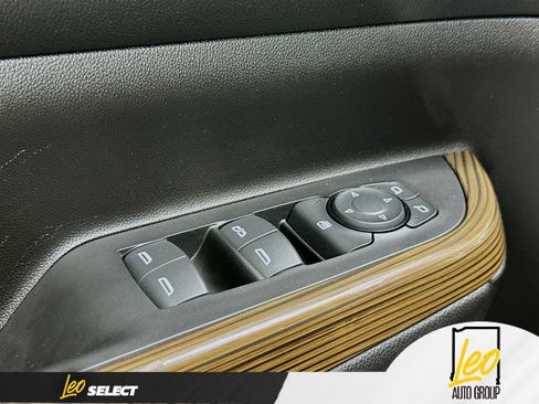 Used 2023 GMC Acadia SLE AWD/4WD image 19