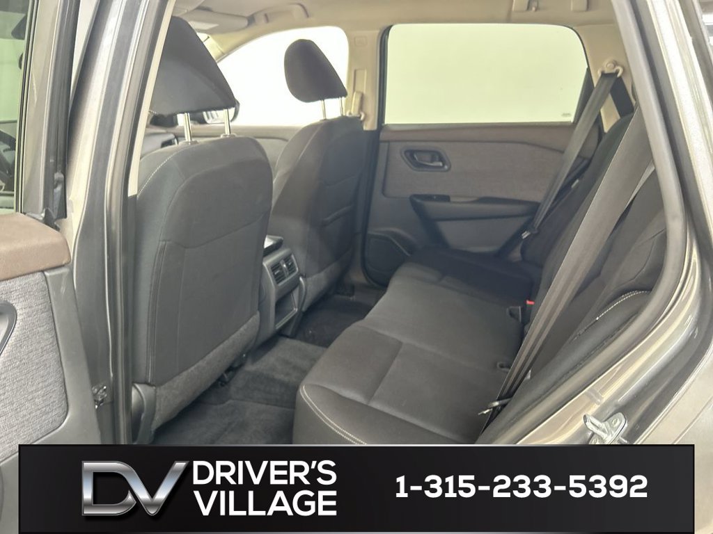Used 2023 Nissan Rogue S AWD/4WD image 19