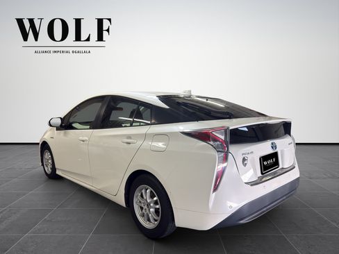 Used 2017 Toyota Prius Two w/ Prius Two Safety Plus Package FWD image 5