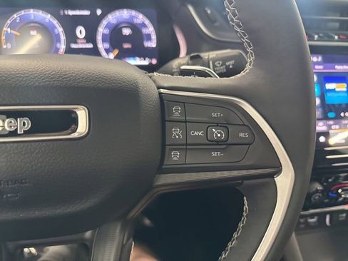 Used 2024 Jeep Grand Cherokee Altitude AWD/4WD image 37
