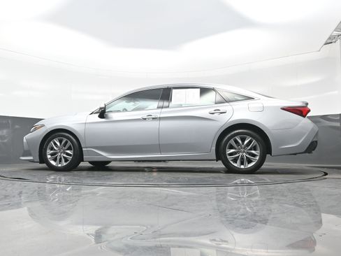 Used 2019 Toyota Avalon XLE image 29