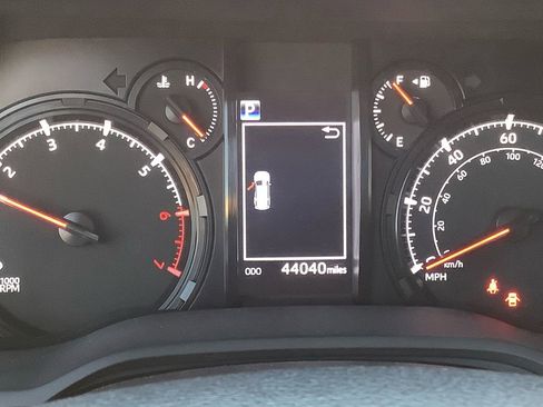 Used 2024 Toyota 4Runner SR5 image 10