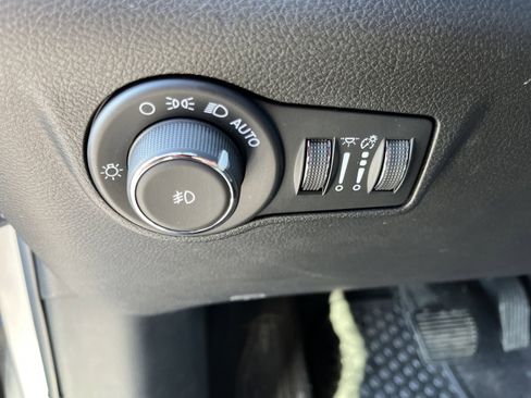 Used 2025 Jeep Compass Trailhawk AWD/4WD image 19