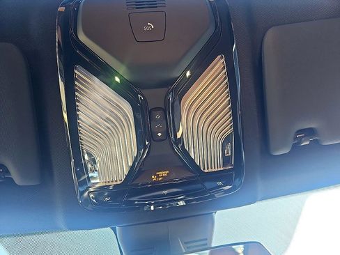 Used 2025 BMW 330i Sedan w/ M Sport Package image 31