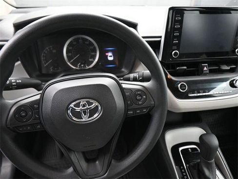 Used 2020 Toyota Corolla LE image 18