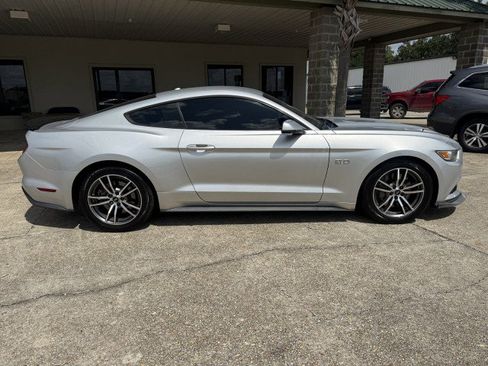 Used 2017 Ford Mustang GT Premium RWD image 4