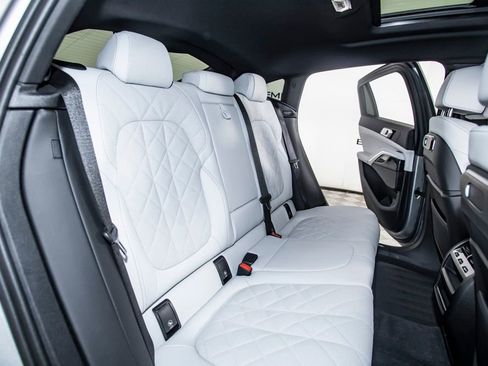 Used 2025 BMW X6 xDrive40i w/ Premium Package image 51