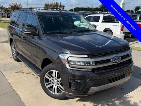 Used 2022 Ford Expedition XLT RWD image 4