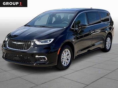 New 2026 Chrysler Pacifica Select