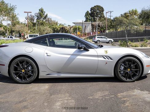 Used 2012 Ferrari California RWD image 16