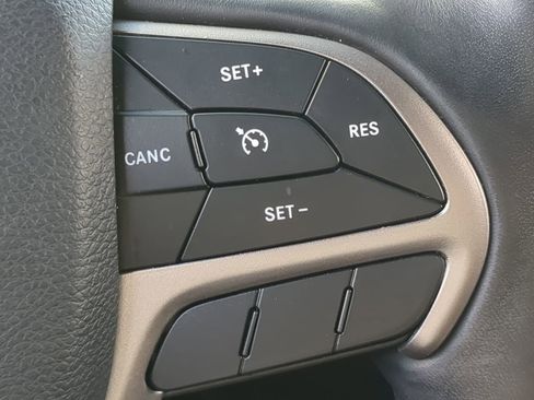 Used 2020 Jeep Grand Cherokee Laredo w/ Security & Convenience Group image 26