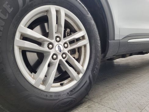 Used 2024 Ford Explorer XLT w/ Equipment Group 202A image 31