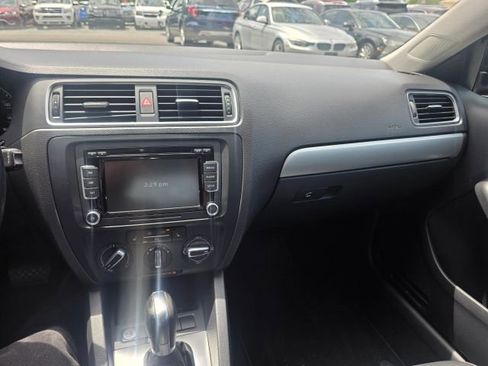 Used 2014 Volkswagen Jetta SE FWD image 16