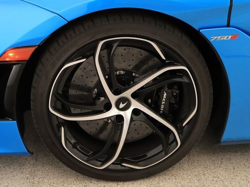 Used 2024 McLaren 750S Spider RWD image 32