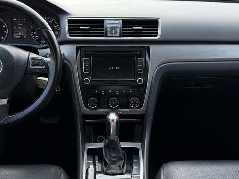 Used 2014 Volkswagen Passat 1.8T SE image 17
